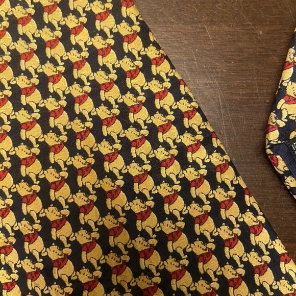 Disney Winnie The Pooh Silk Tie Mens Classic Necktie - Picture 2 of 3